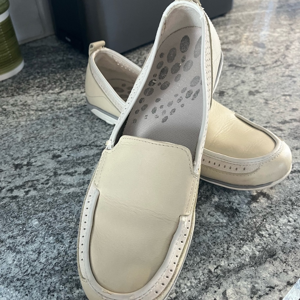 Merrell Sailix Women’s Size 9.5 Bone Ivory Moccasin Flat Shoes